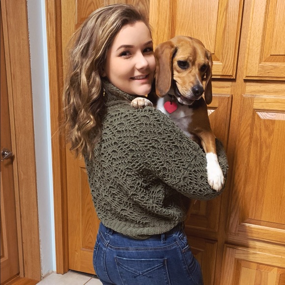 Meet your Posher, Taylor - Picture 1 of 1